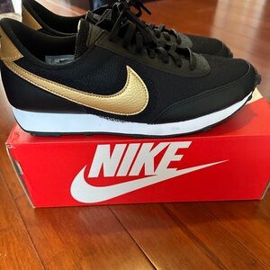 Nike Daybreak (Black/ Metallic Gold/White